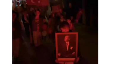 Köyceğiz Ekincik’te Fener Alayı Coşkusu! Minik Kalpler Cumhuriyet İçin Yürüdü