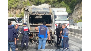 Sakar Rampası’nda Kamyon Yangını! Muğla İstikameti Tek Şeritten Ulaşıma Açıldı