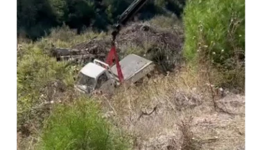 Marmaris Turgut Mahallesi’nde Trafik Kazası! Araç Yol Kenarına Savruldu, Yaralanan Olmadı