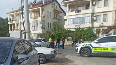 Fethiye Nizamettin Aka Caddesi’nde Trafik Kazası: Otomobil ve Motosiklet Çarpıştı