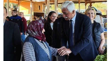 Ula Belediye Başkanı Mehmet Caner Akyaka Pazaryerinde Esnafla Buluştu