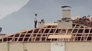 Marmaris’te İnşaat İşçisinden 10 Kasım’da Çatıda Saygı Duruşu