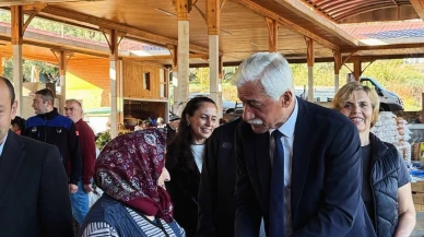 Ula Belediye Başkanı Mehmet Caner Akyaka Pazaryerinde Esnafla Buluştu