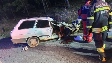 Menteşe'de Alkollü Sürücü Direğe Çarptı: 1'i Ağır, 2 Yaralı