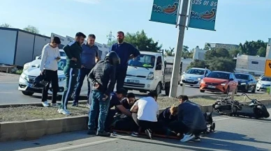 Bodrum’da Motosiklet Sürücüsü Tabelalara Çarptı! Yol Çalışmasında Ağır Yaralandı