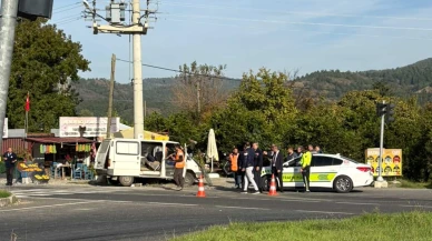 Köyceğiz’de Trafik Kazası: Havalimanı Otobüsü Ekmek Arabasına Çarptı