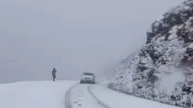 Girdev Yaylası’na Yılın İlk Karı Düştü