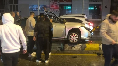 Fethiye’de Trafik Kazası: Araç Refüje Çarptı