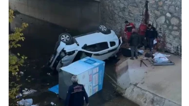 Fethiye Karaçulha’da Kaza: Araç Dereye Uçtu, 5 Yaralı