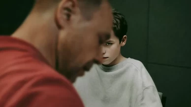 Genç Erkeklik, Şiddet ve Sessiz Toplum Eleştirisi: Adolescence Dizisi Gerçekleri Yüzümüze Çarpıyor!
