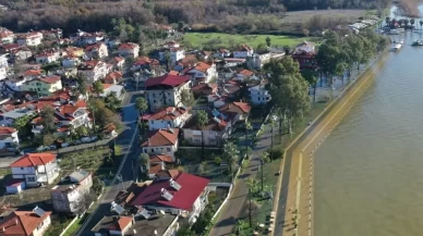 Köyceğiz'de Sağanak Sel: Dereler Taşarken Göl'ün Rengini Değiştirdi
