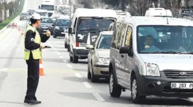 Bayram Tatilinde 16 Bin 607 Sürücüye Yakın Takip ve Cep Telefonu Cezası Yazıldı