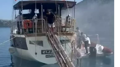 Marmaris’te İskeleye Bağlı Teknede Yangın Panik yarattı
