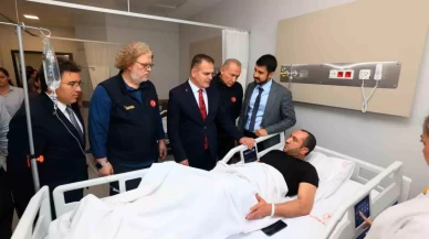 Muğla Valisi İdris Akbıyık, Marmaris Depreminde Yaralanan Vatandaşları Hastanede Ziyaret Etti