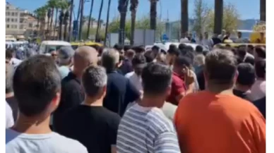 Marmaris Kapalıçarşı’da Marka Denetimi Protestosu: Esnaf Kaymakamlık Önünde Toplandı