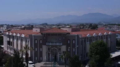 Fethiye’de FETÖ Firarisi Eski Emniyet Müdürü Sahte Kimlikle Yakalandı: 6 Yıl 10 Ay 15 Gün Hapis Cezasıyla Cezaevine Gönderildi