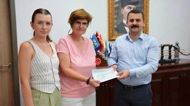 Köyceğiz’de “Evinin Sultanları Plajda” Turnuvası Başlıyor: Zafer Kupası Davetiyesi Kaymakam Mert Kumcu’ya Takdim Edildi