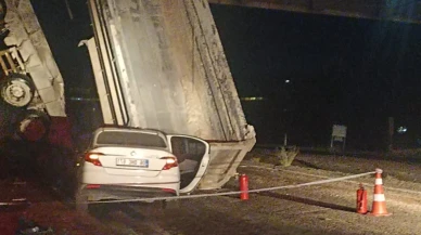 Ankara Nallıhan'da Trafik Kazası: Kamyon Kömür Bandına Çarptı, Ölü ve Yaralılar var.