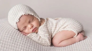 1 Aylık Bebek Gelişimi: Kaç Kilo Olmalı, Neden Kusar, Neden Uyumaz, Günde Kaç Kaka Yapar, Nasıl Görür?