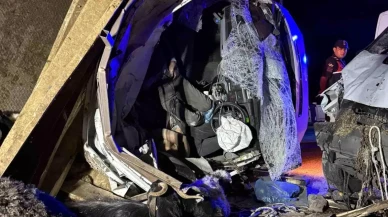 Diyarbakır Sur’da Feci Kaza: İki Kamyonet Çarpıştı, 2 Kişi Hayatını Kaybetti