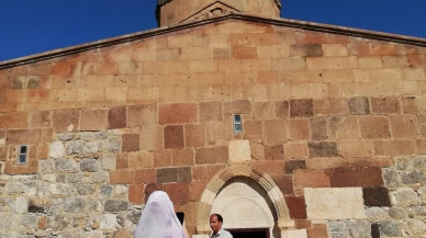 Akdamar Adası’nda 13. Ayin Gerçekleşti: Barış Duaları Yükseldi