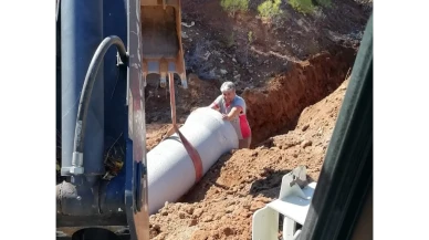 Karaçam–Yolçatı Mevkiinde Yağmur Suyu Drenajı İçin Altyapı Çalışmalarını Sürdürüyor