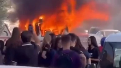 Mersin’de Servis Minibüsü Alev Aldı: Öğrenciler Son Anda Kurtarıldı