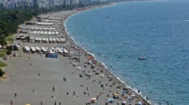 Okullar Açıldı, Konyaaltı Sahili Boşaldı: Yerli Tatilciler Gitti, Turistler Kaldı