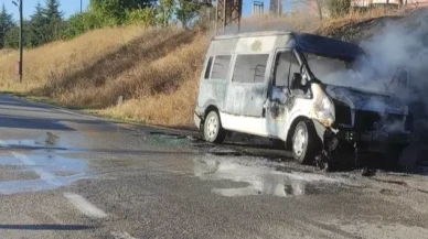 Gümüşhacıköy’de Seyir Halindeki İşçi Servisinde Yangın: Can Kaybı Yaşanmadı