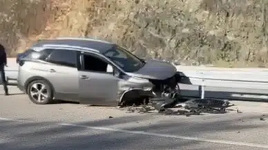 Fethiye yolunda kaza: Kontrolden çıkan araç refüje çarptı