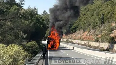 Muğla Sakar Geçidi'nde Odun Yüklü Tırda Yangın Çıktı