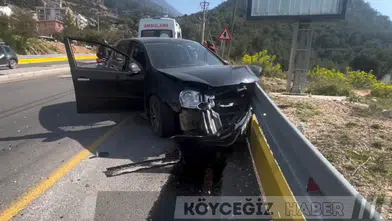 Ölüdeniz Yolunda Korkutan Kaza: Savrulan Araç Bariyerlere Çarptı