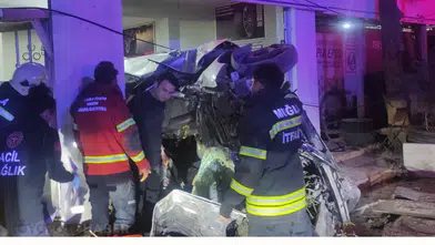 Bodrum’da Korkunç Kaza: Otomobil Dükkâna Girdi: 3 Yaralı