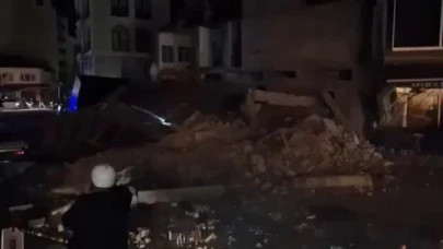 Balıkesir Sındırgı’da 6.1 Büyüklüğünde Deprem: 3 Bina Yıkıldı, Arama Çalışmaları Sürüyor