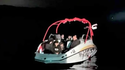 Datça Açıklarında 19 Düzensiz Göçmen Kurtarıldı: 8’i Çocuk, 1 Kaçakçılık Şüphelisi Yakalandı