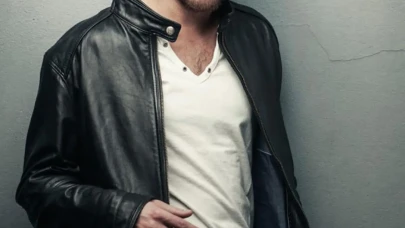 Erkan Kolçak Köstendil Kimdir? Kaç Yaşında, Nereli, Boyu Kaç cm, Hangi Dizilerde ve Filmlerde Oynadı?