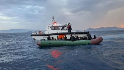 Fethiye Boncuklu Koyu’nda 59 Kaçak Göçmen Yakalandı: 29’u Çocuk, 3 Organizatör Gözaltında