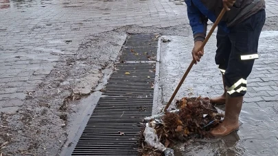 Köyceğiz’de Sel Sonrası Müdahale: Belediye Ekipleri 3 Mahallede Sahada
