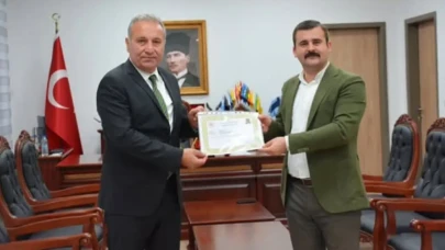 Köyceğiz Emniyet Müdürü Hüseyin Başkan Görevine Veda Etti: Kaymakam Mert Kumcu’dan Başarı Belgesi