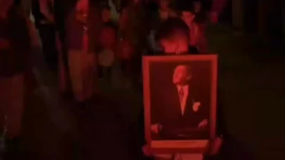 Köyceğiz Ekincik’te Fener Alayı Coşkusu! Minik Kalpler Cumhuriyet İçin Yürüdü