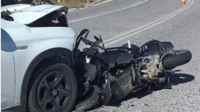 Seydikemer Karabel’de Otomobil ile Motosiklet Çarpıştı: Kasım Gürkan Hayatını Kaybetti