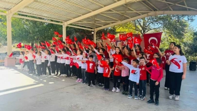 Köyceğiz Akköprü’de Cumhuriyet Coşkusu! Akköprü Demirli İlkokulu’nda Bayram Renkli Etkinliklerle Kutlandı