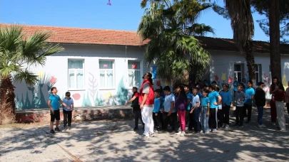 Köyceğiz Gençlik Merkezi Kavakarası İlkokulu’nda Minik Kalplerle Buluştu