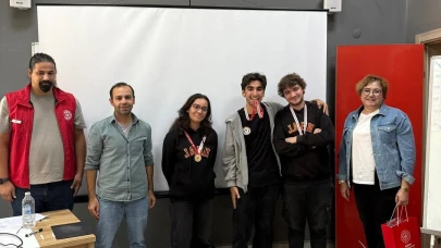 Naip Hüseyin Anadolu Lisesi İlçe Birincisi Oldu: Bilgi Yarışmasında Cumhuriyet Coşkusu