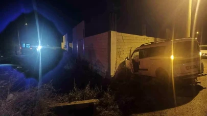 Adana Seyhan’da Hafif Ticari Araçlar Çarpıştı: Ramazan Alkan Hayatını Kaybetti, 2 Yaralı