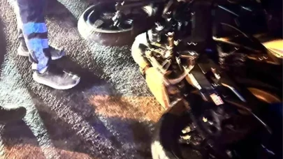 Bodrum’da Trafik Kazası: Plakasız Motosiklet Hafif Ticari Araçla Çarpıştı: 2 Yaralı