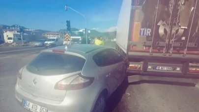 Ortaca’da Elektrik Kesintisi Trafik Işıklarını Durdurdu, Kavşakta Kaza: 1 Yaralı