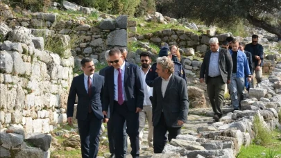 Muğla Valisi Dr. İdris Akbıyık’tan Köyceğiz’e Ziyaret: Kaunos, Hapishane Adası ve Kültür Evi Projeleri İncelendi