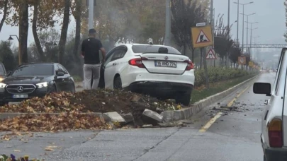 Menteşe Uğur Mumcu Bulvarı’nda Kaza! Kırmızı Işık İhlali: 2 Yaralı