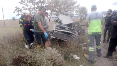 Tavas’ta Kaza! Otomobil Karşı Şeride Geçti: 1 Kadın Yaralandı